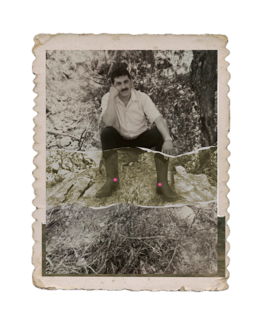 Fotografía antigua: hombre sentado en el campo