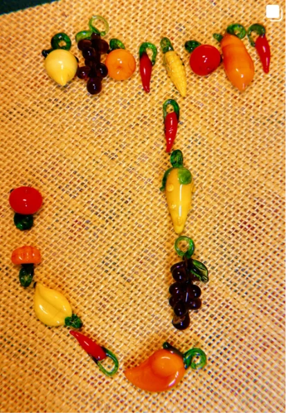 Collar de frutas de vidrio